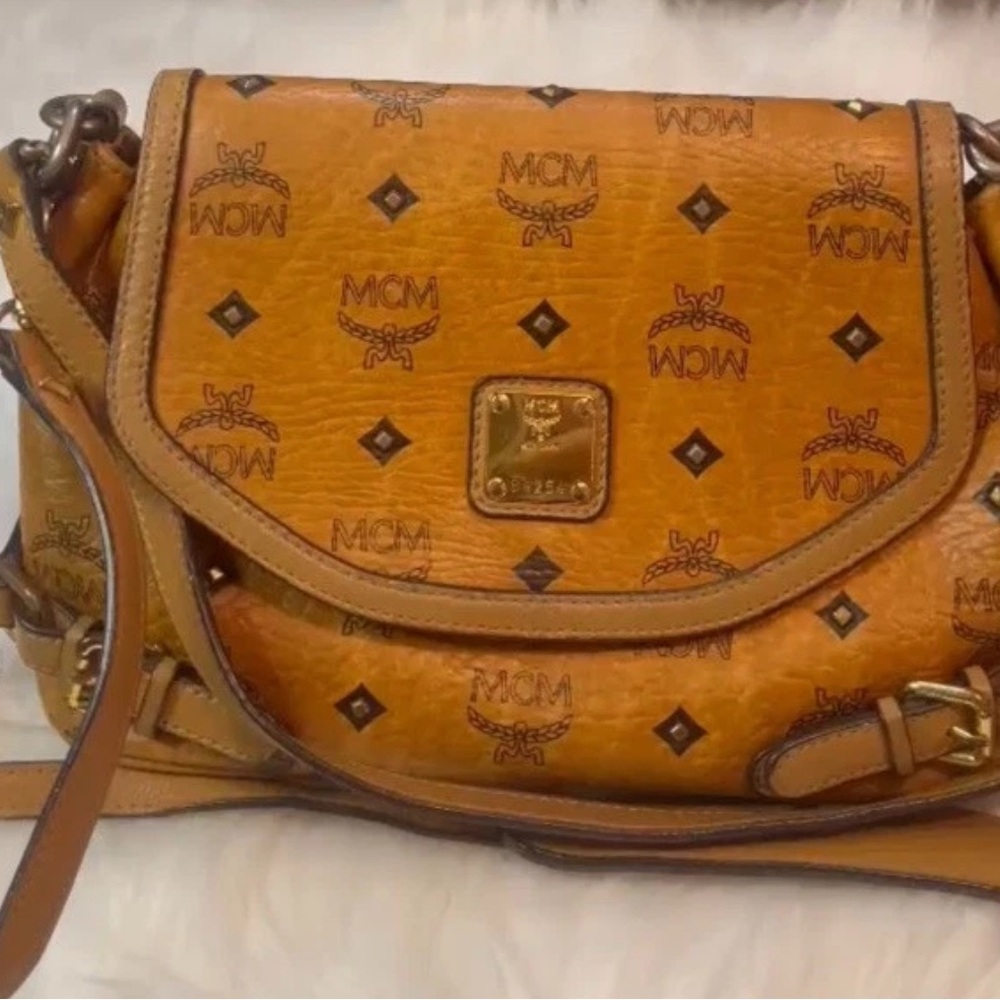 MCM LIMITED EDITION STUDDED TWO WAY CROSSBODY/ SHOULDER Bag Cognac Medium EUC - Picture 16 of 17